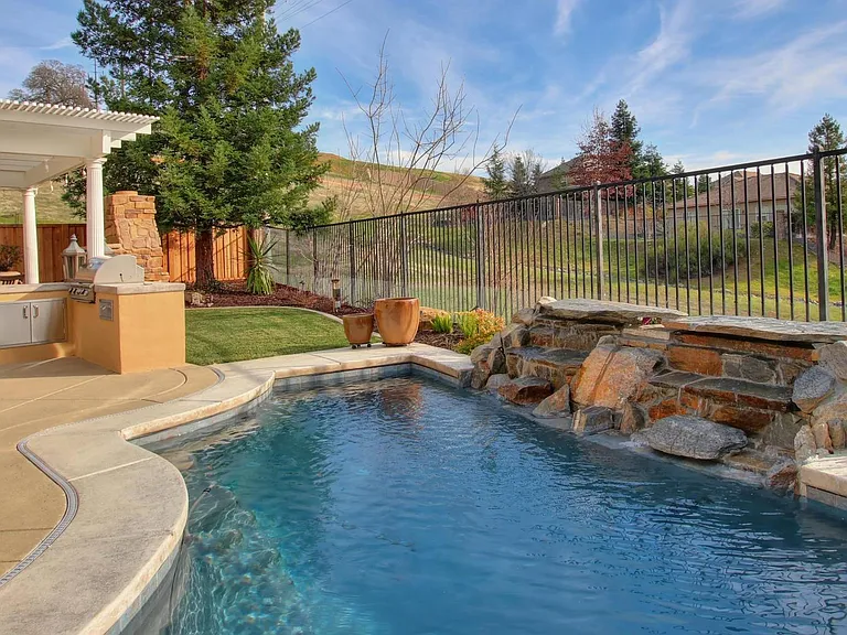 2219 Homestead Hills Ct — Photo 14