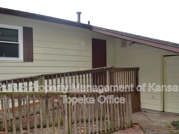2nd image of 1702 N 466th Rd