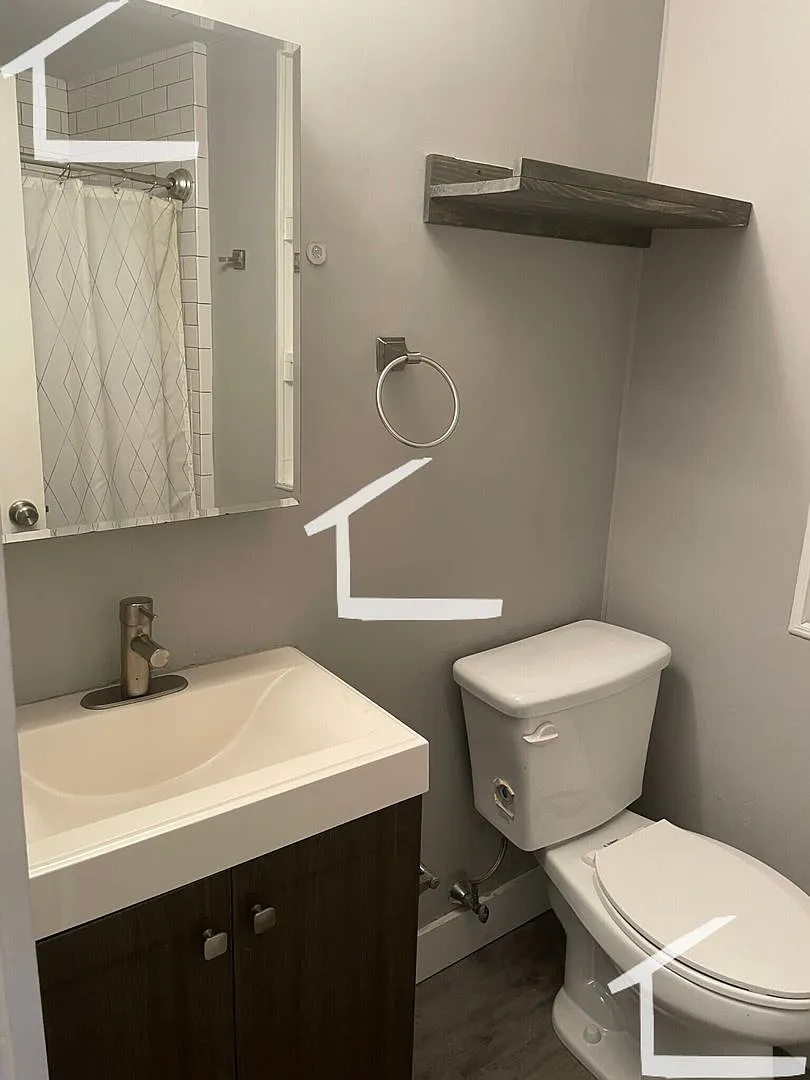 Huge 4 bed in Southie — Photo 1