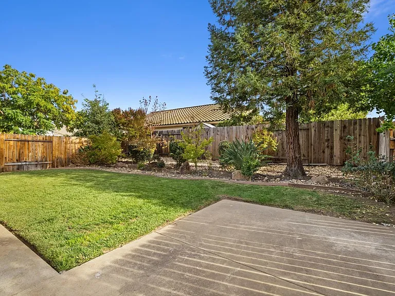 9170 Lakemont Dr — Photo 17
