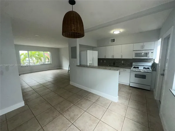 8125 Hawthorne Ave APT 1, Miami Beach, FL 33141