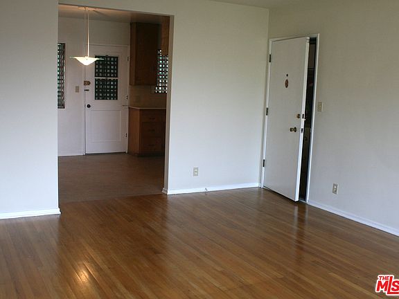 5th image of 841 S Norton Ave