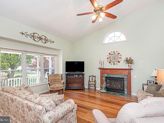 4th image of 36835 W Pond Cir