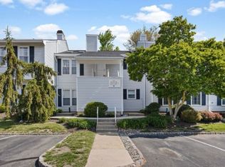 60 Junco Ct, Three Bridges, NJ 08887