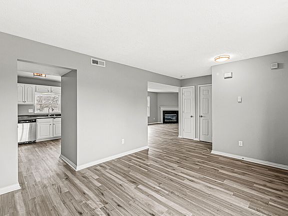 5th image of 3923 Planewood Dr