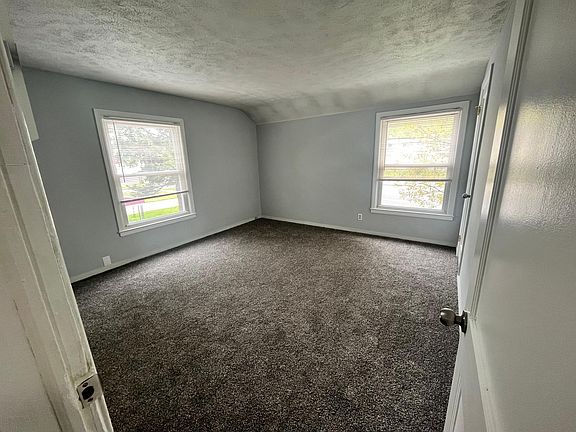 4th image of 25081 Euclid Ave