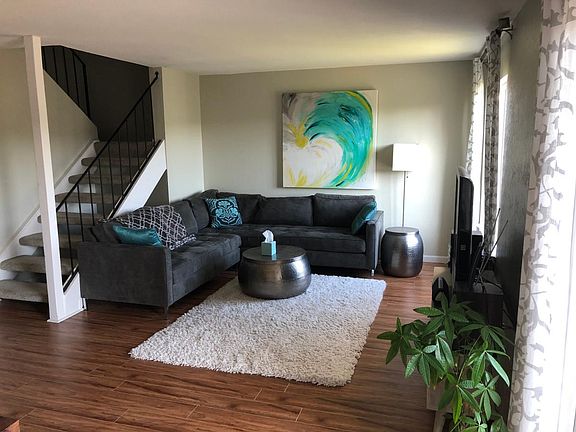 2nd image of 25079 Oakridge Ct