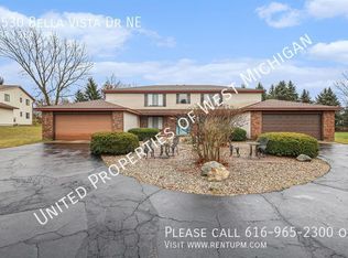 6530 Bella Vista Dr NE, Rockford, MI 49341