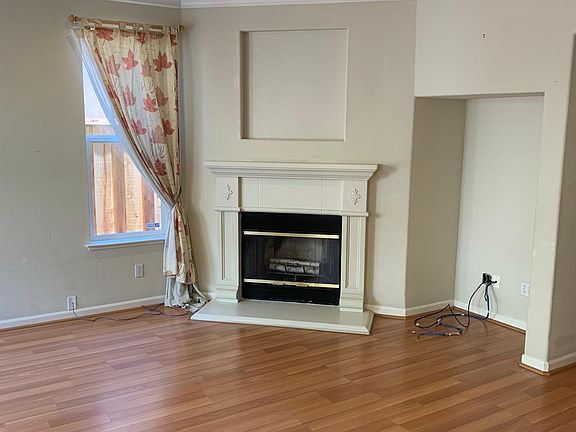 3rd image of 521 Cherry Blossom Ln