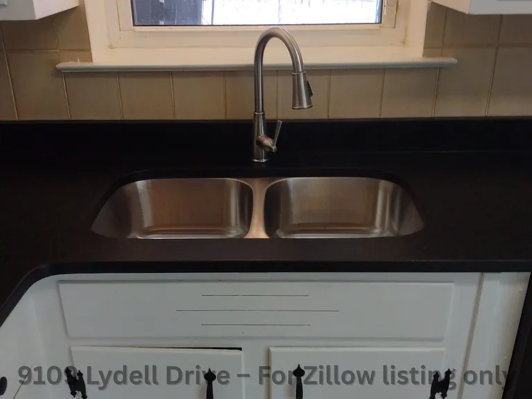 9109 Lydell Dr — Photo 4