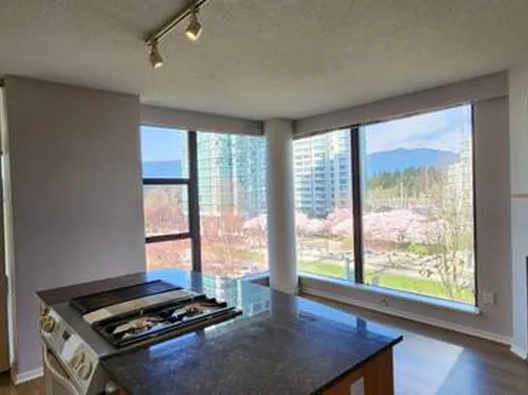 1723 Alberni St #1, Vancouver, BC V6G 3G9