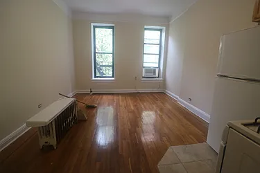 Rented by LEE & ASSOCIATES NYC RESIDENTIAL LLC