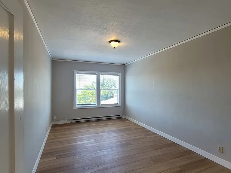 618 W 7th St — Photo 12