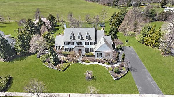 1st image of 6 Cottonwood Dr