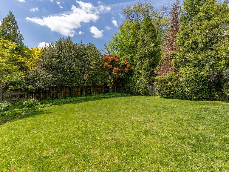 7208 Delfield St — Photo 46