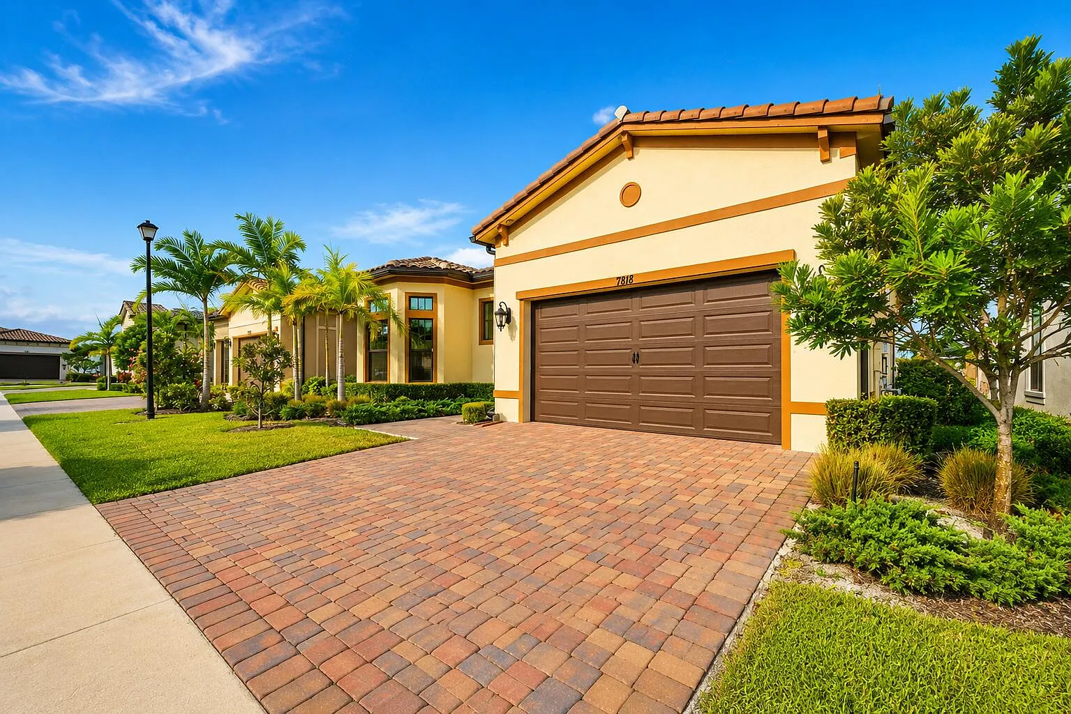 3 bed, 2.5 bath, 2495 sqft, $5,895 — Photo 2
