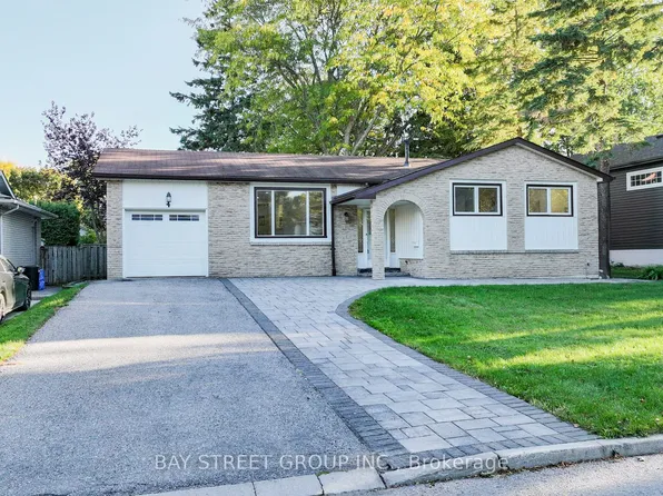 4 Sir Brandiles Pl, Markham, ON L3P 2Z5