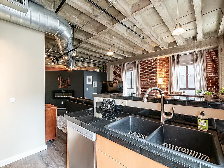 114 W Adams St #503 — Photo 8