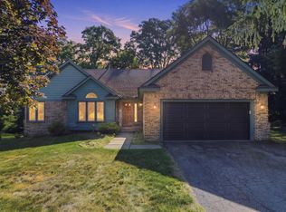 5220 Huron Hills Dr, Commerce Township, MI 48382