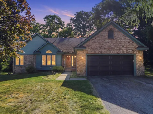5220 Huron Hills Dr, Commerce Township, MI 48382