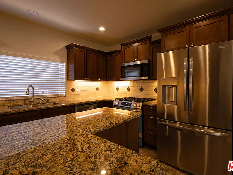 5766 Newcastle Ave — Photo 10