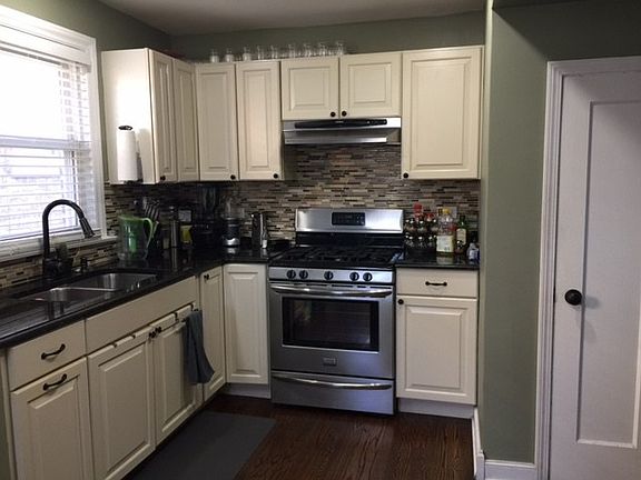 5th image of 1815 N 72nd Ct