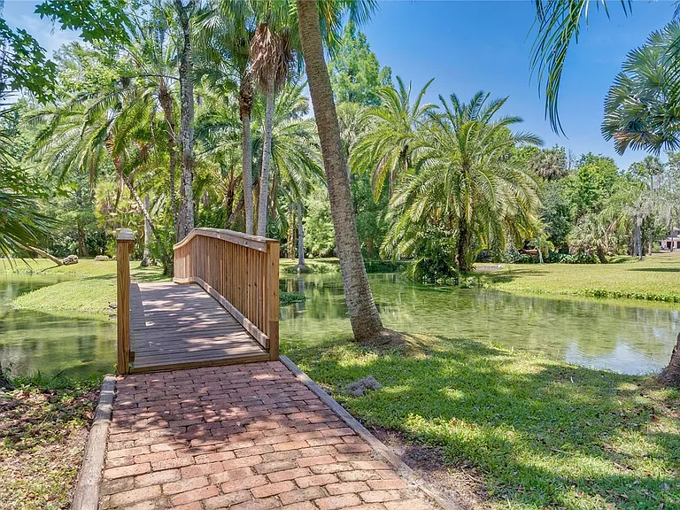 241 Hummingbird Ln — Photo 15