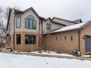 2108 N Juniper Ln, Arlington Heights, IL 60004