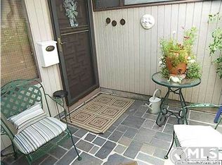 32 Eastport Ct, Red Bank, NJ 07701
