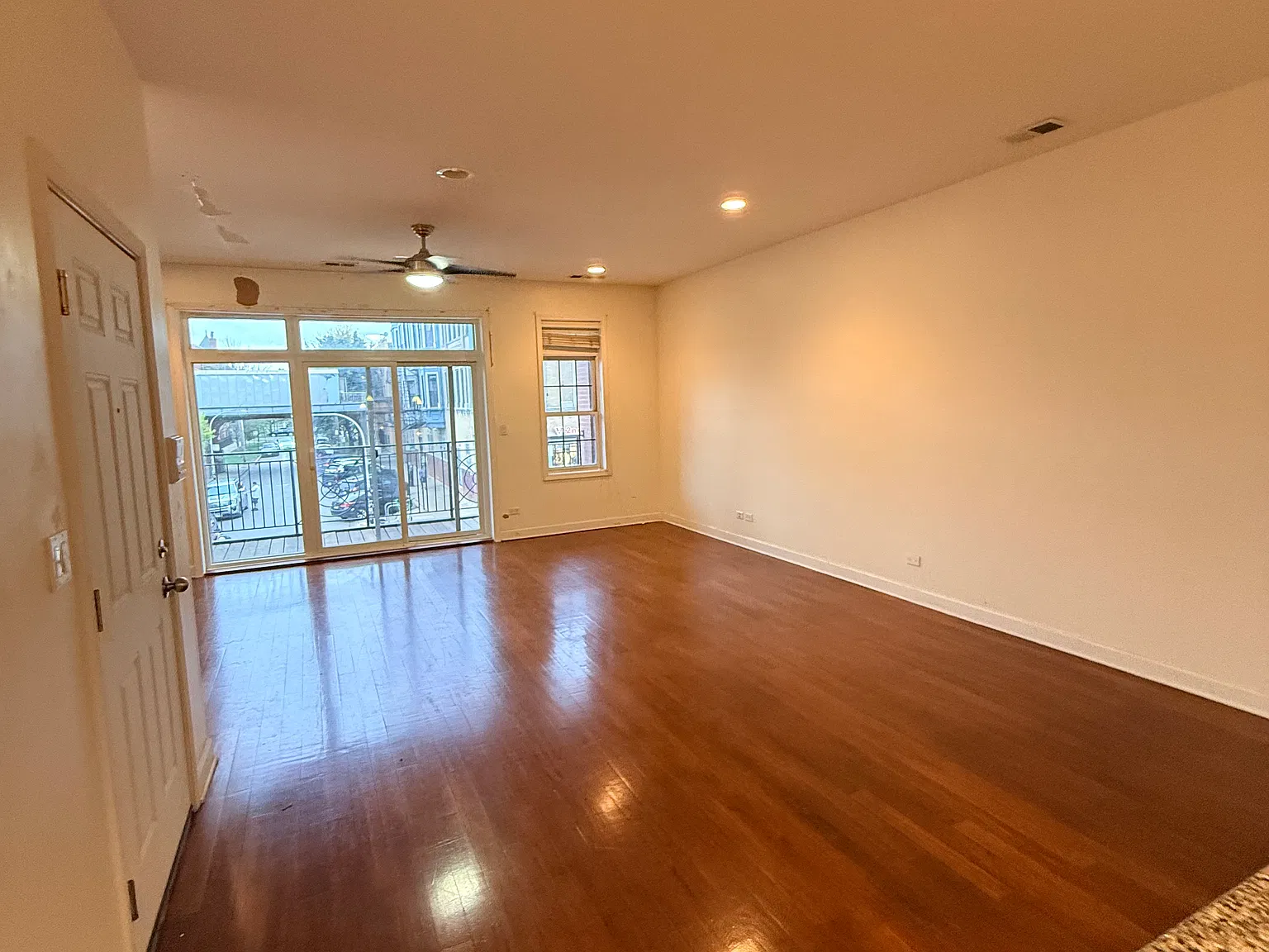 1513 N Milwaukee Ave — Photo 4