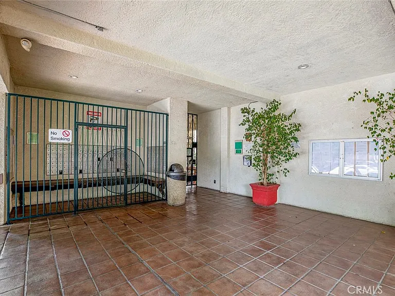 5460 White Oak Ave #K301 — Photo 14