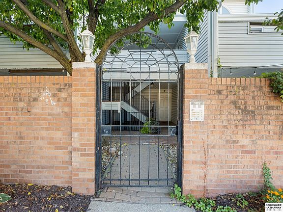 4th image of 102 S 37th St APT 3