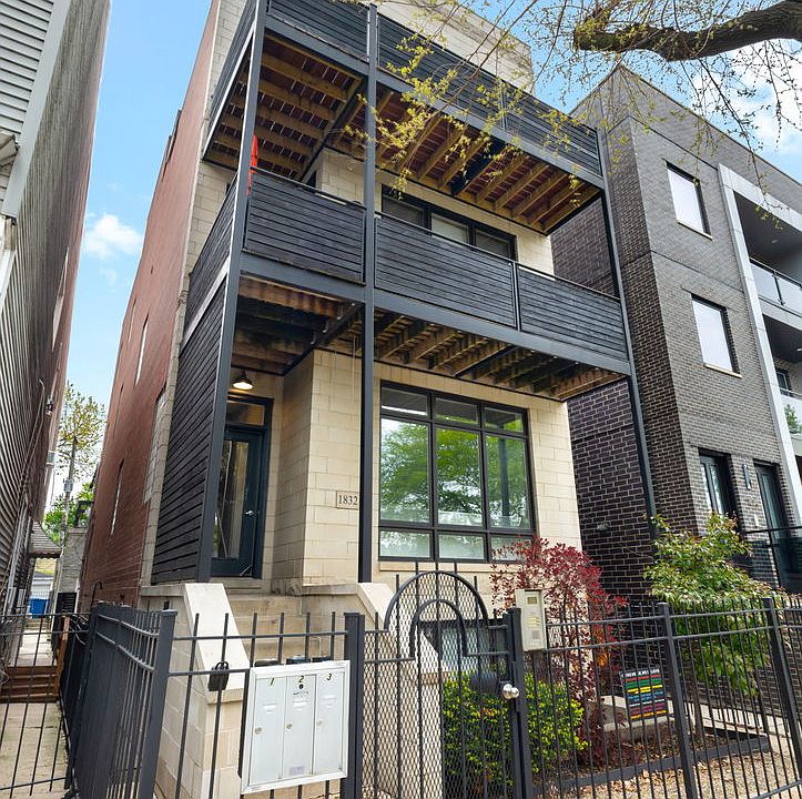 1st image of 1832 N Rockwell St #1