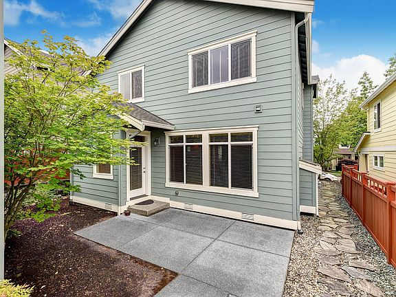 5th image of 2426 30th Ave NE