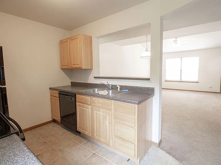2119 Ballenger Ln — Photo 7