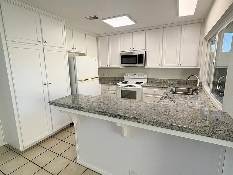 10531 Greenford Dr — Photo 6