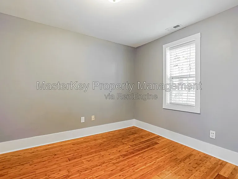 212 S State St — Photo 26