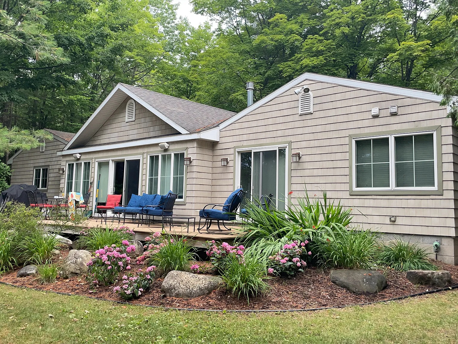 3 bed, 1600 sqft, $2,100 — Photo 4