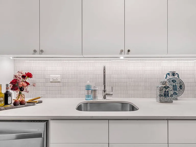 77 W 24th St #5M — Photo 10