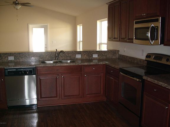 5th image of 562 Hollow Glen Dr