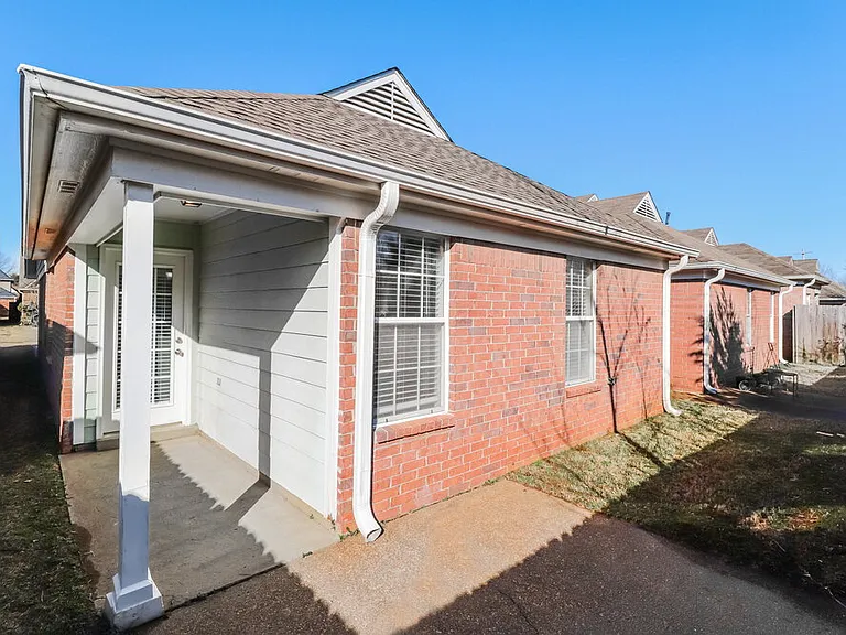 9137 Cinderhill Cv E — Photo 16