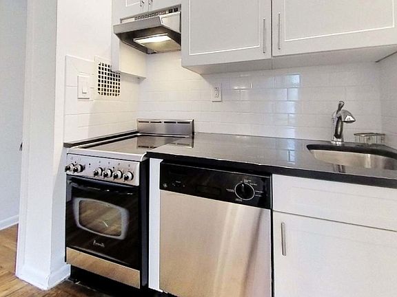 4th image of 1441 York Ave #4NR