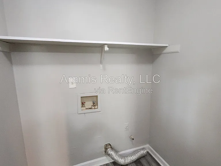 5566 Windwood Rd — Photo 10