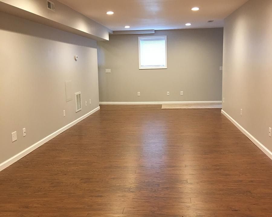 1st image of 411 Knob Hill Dr
