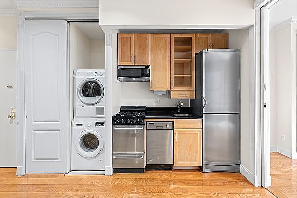 1st image of 245 Mulberry St APT 12
