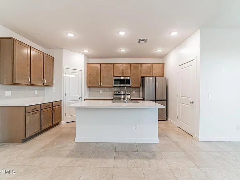 15085 W Desert Bloom St — Photo 10