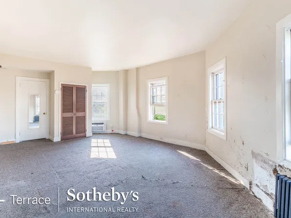 10 Station Square image 5 of 16