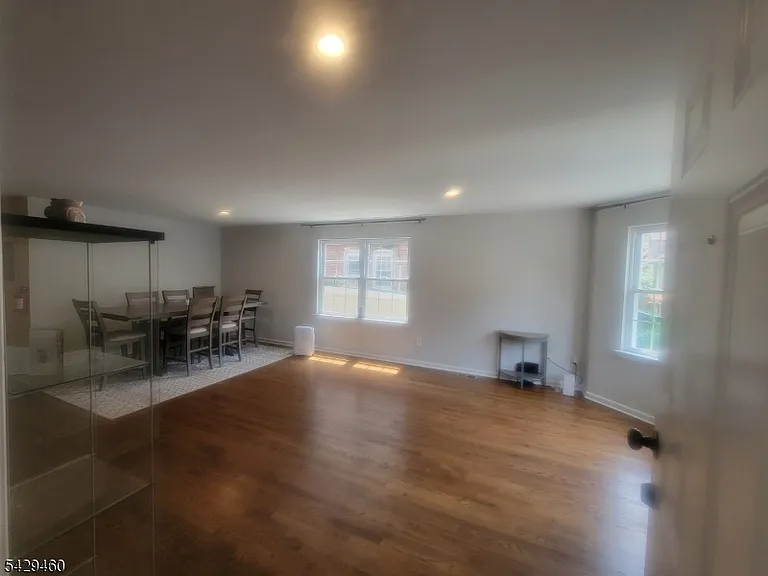 212 N Walnut St — Photo 6