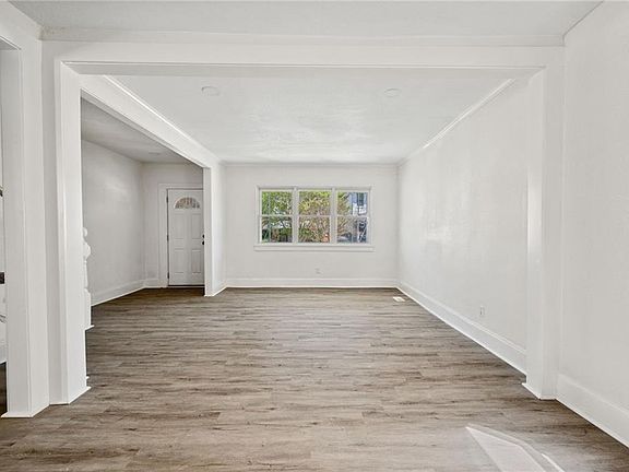 3rd image of 869 Rugby St