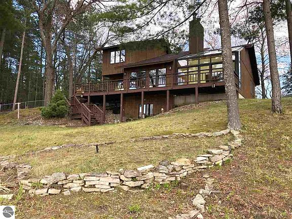 2nd image of 3076 Greenwood Dr